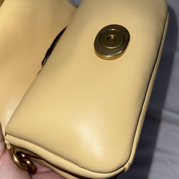 Coach pillow tabby 18 - Picture 8 of 10